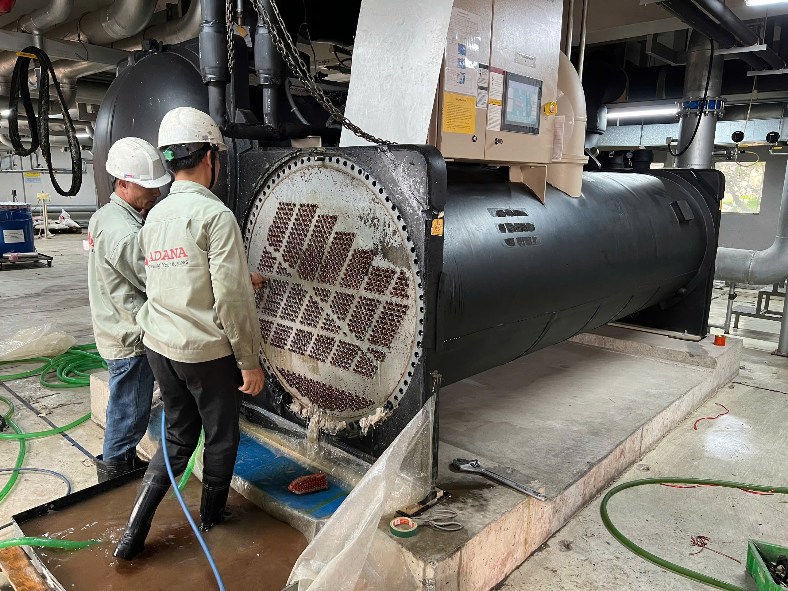 Vệ sinh bình ngưng Chiller